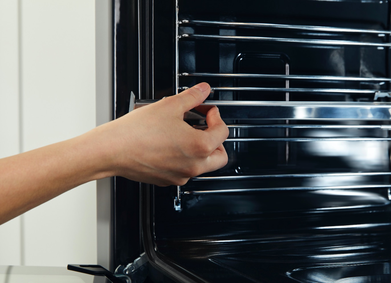 Hisense BSA65226AX - Click-on Telescopic Guides feature image